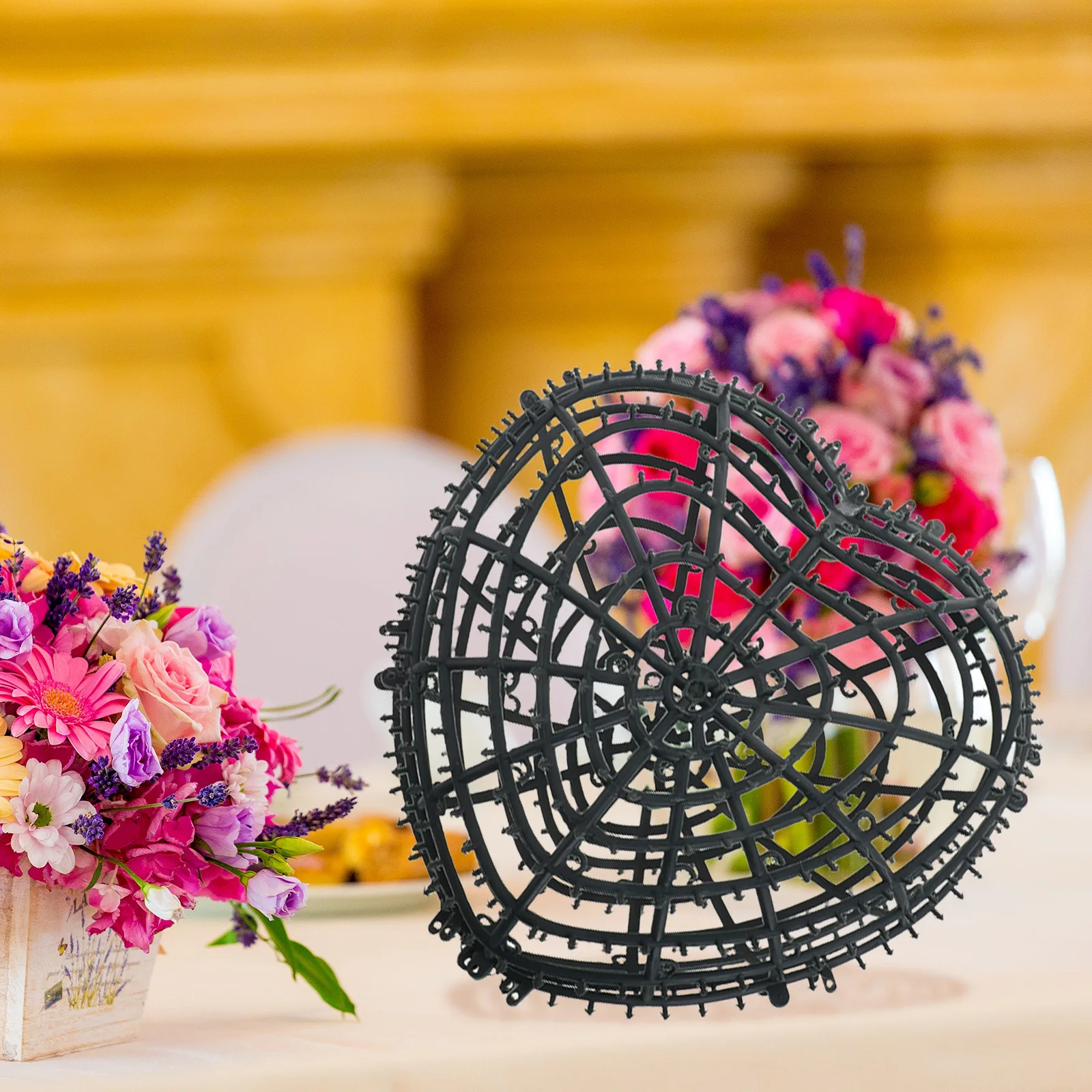 

2pcs Heart Shaped Floral Arrangement Cage Artificial Topiary Plant Frame Greenery Ball Support Plastic Flower Holder Wedding