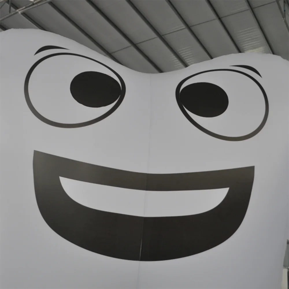 Outdoor gigantische opblaasbare tandmodel stripfiguur lucht opblaasbare tandballon met tandenborstel voor reclamepromotie