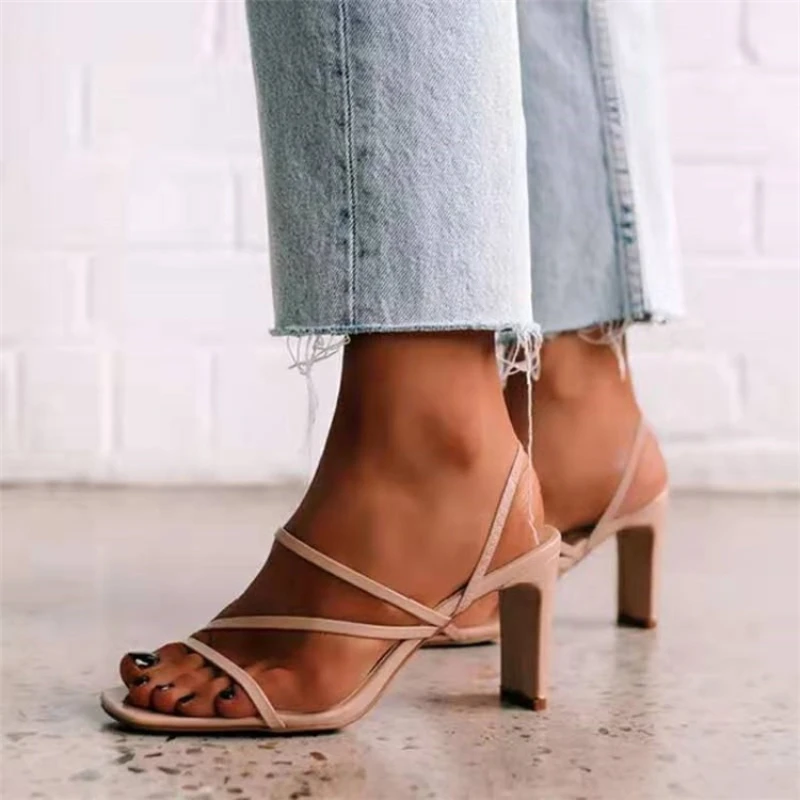 2024 Spring/Summer New Women's Sandals One Line Roman Square Head Thick Heel Solid Color Sandals