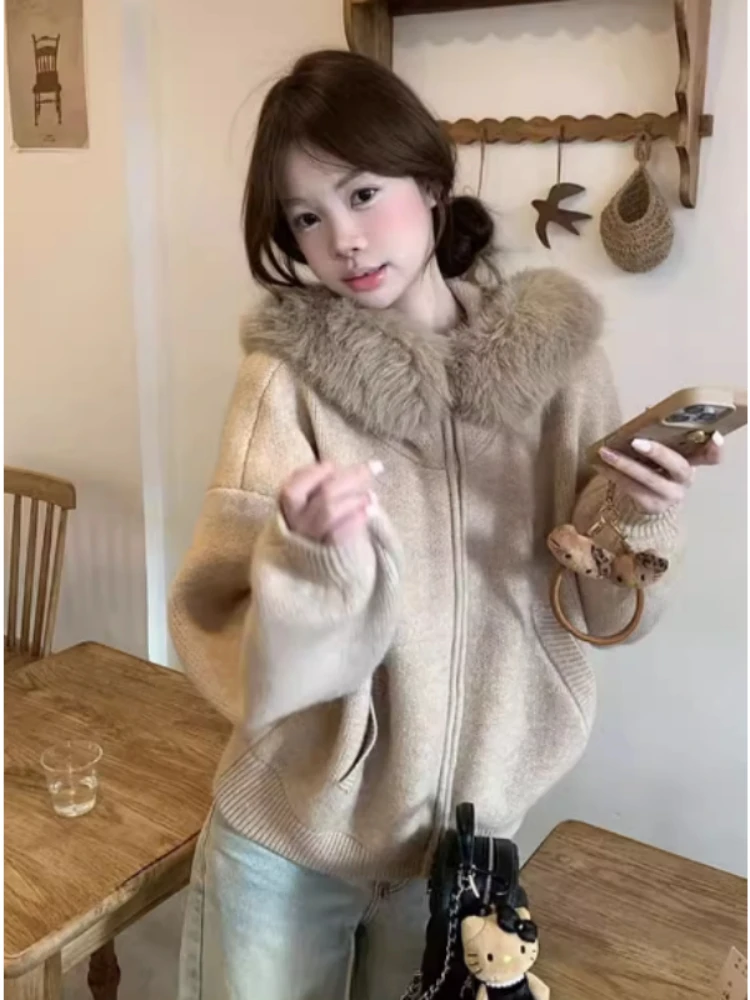 

Корейский стиль: новый женский вязаный кардиган свободного кроя с большим меховым воротником, капюшоном и длинными рукавами, повседневное пальто на весну