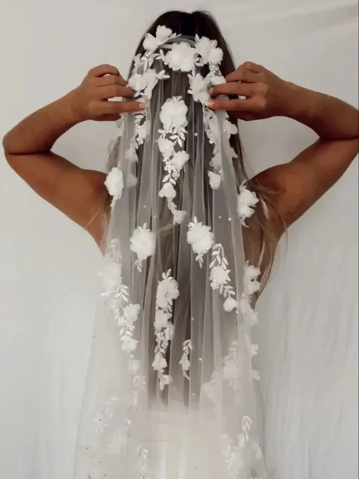 Bridal Ivory White Pearls Petals 3D Floral Mantilla Wedding Veil Long Floral Veil with Comb Romantic Embroidery Veil