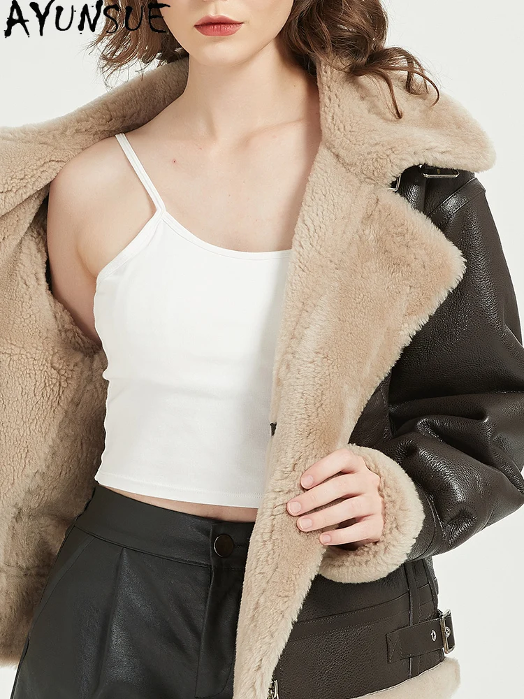 سترة من الجلد الحقيقي من AYUNSUE سترات نسائية للدراجات النارية 2025 معطف فرو من جلد الغنم الطبيعي ملابس شتوية كلاسيكية للسيدات ملابس خروج