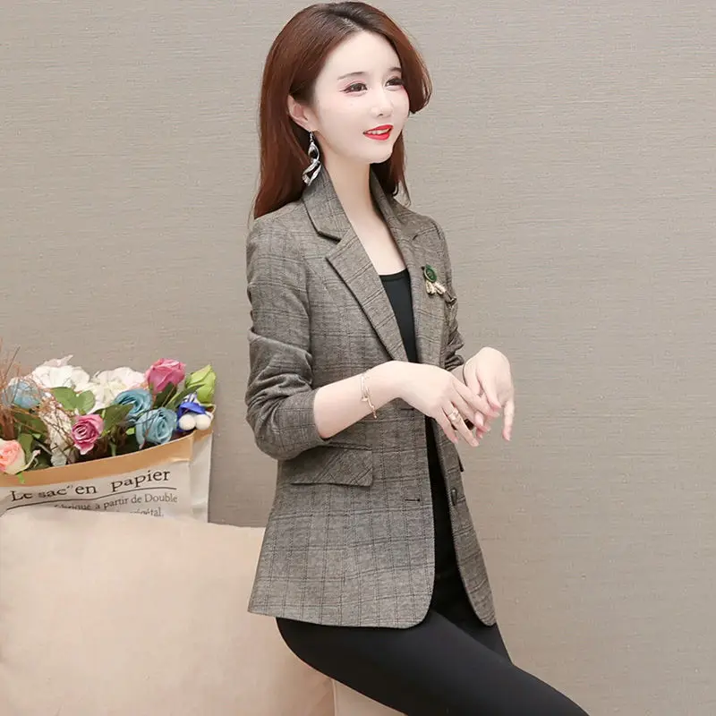 2023 New Middle-Aged Women Short Temperamental Suit Coat Women Fashion Slim Fit Plaid Outcoat Casual Versatile Outerwear Top