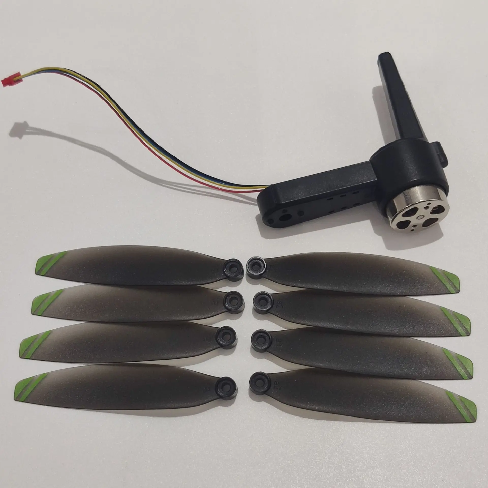 

Accessories Brushless Motor Rear Arm A CW CCW Propeller 8PCS Blades Spare Parts for XT505 MAX GPS Drone XT505 Foldable RC Drones