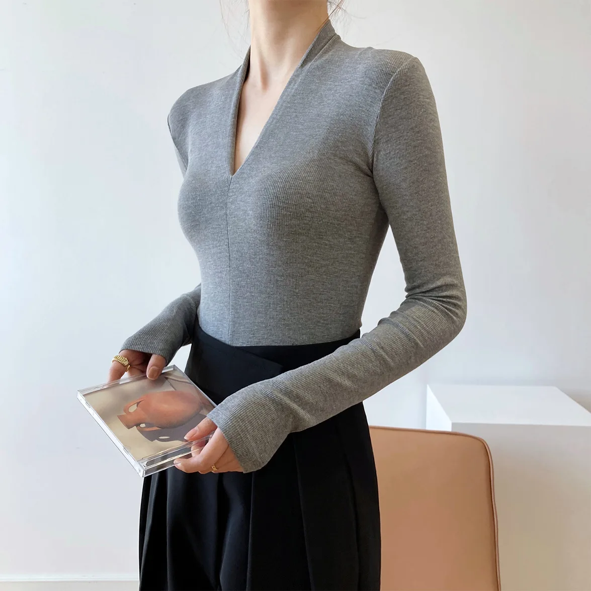 T-shirt a maniche lunghe con scollo a V nuova autunno, macchina mentale slim fit femminile con camicia che tocca il fondo