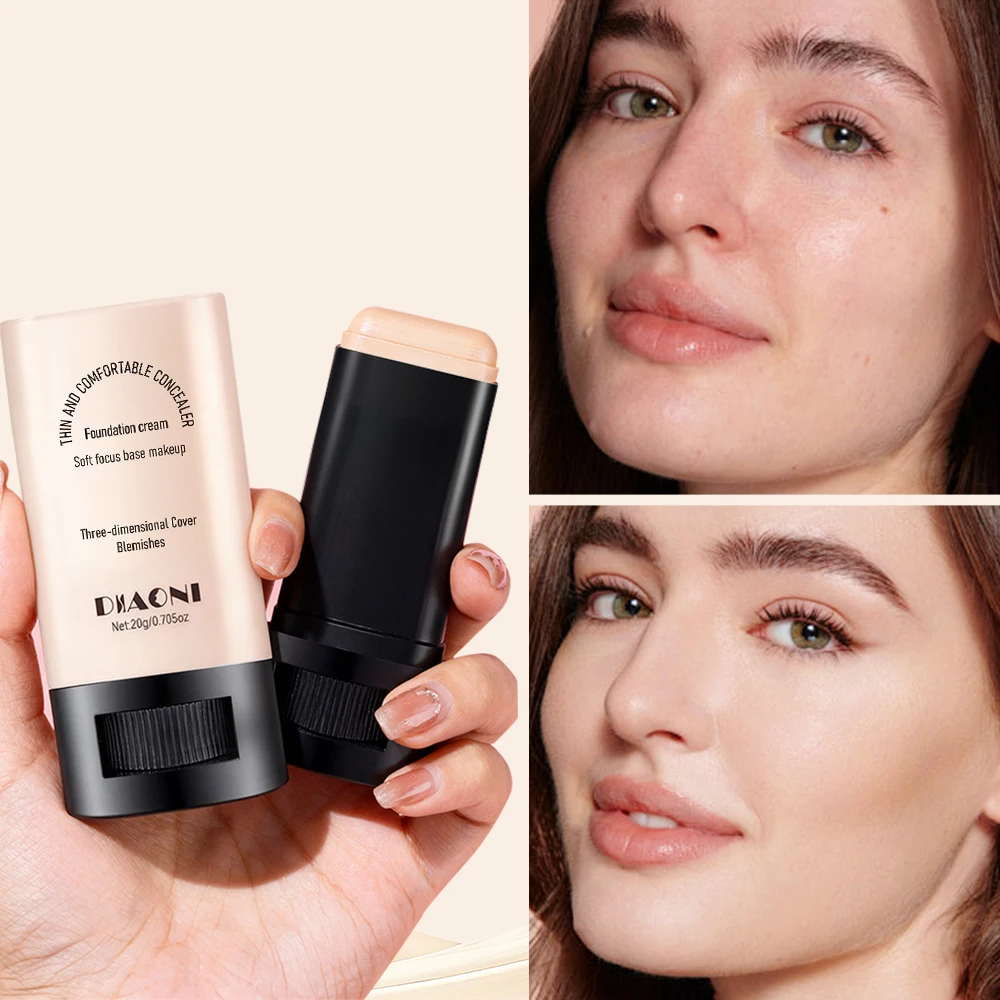 Full coverage concealer is applied smoothly to cover blemishes and pockmarks, lasting natural makeup effect