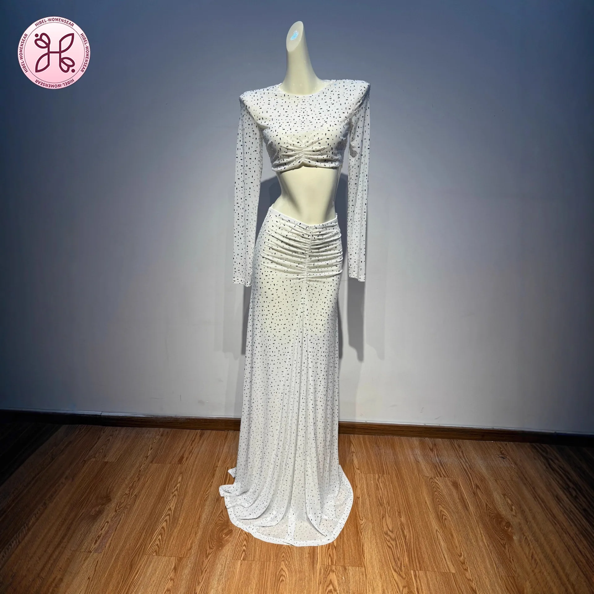 

Комплект с пайетками в стиле кутюр — комплект с тяжелыми украшениями и координацией