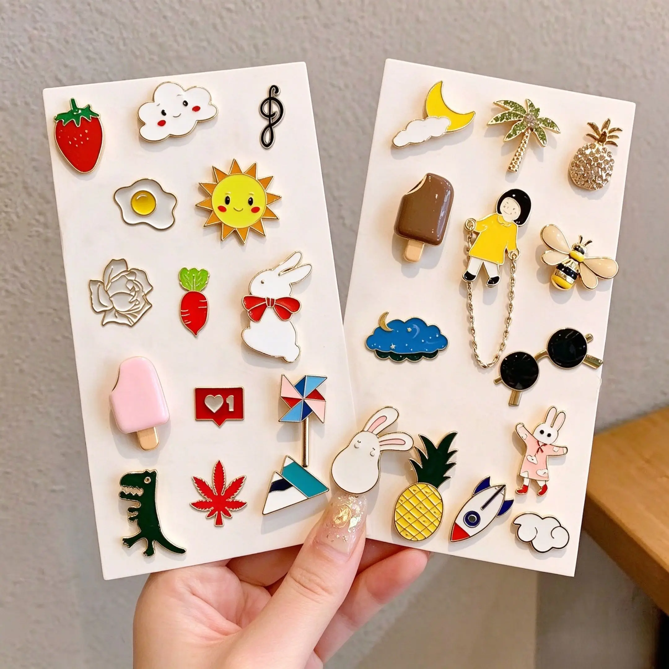 10–100 Stück zufällige Metall-Emaille-Broschen, niedliche Cartoon-Tier- und Pflanzen-Pins, mehrere Stile, Abzeichen für Damenbekleidung, Taschen, Rucksäcke – Detail 4