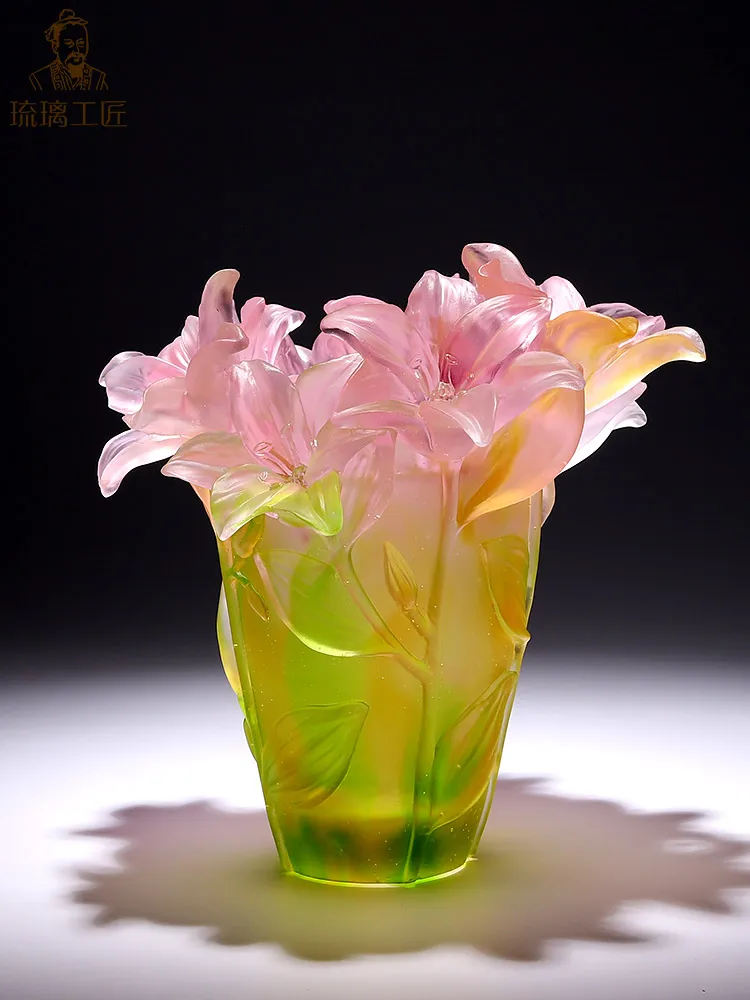 Antique glass artworks, vases, crystal ornaments, high-end feel, light luxury decoration