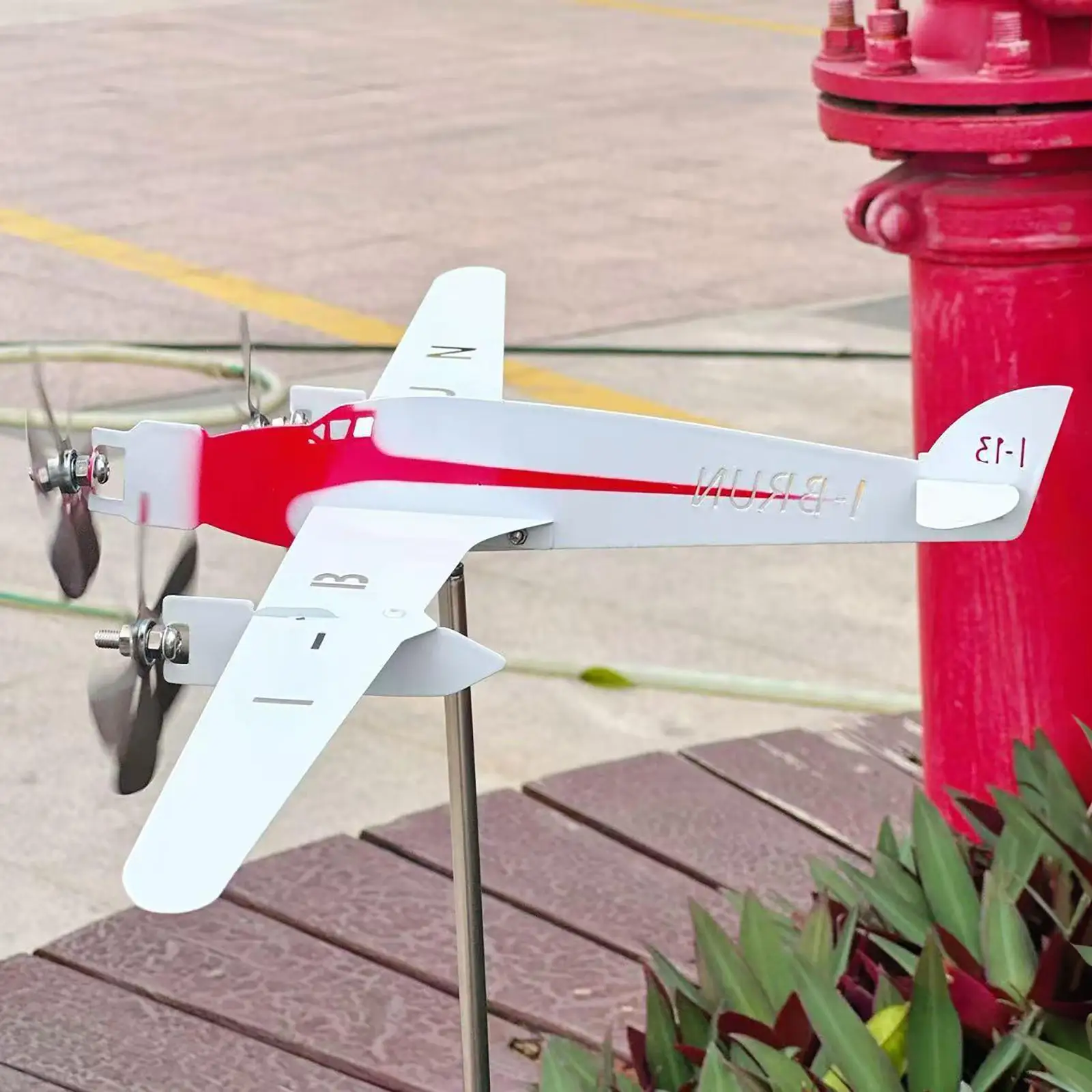 Iron Airplane Windmill Garden Wind Spinner Modern Outdoor Sculpture Stake for Lawn Potted Plants Balcony