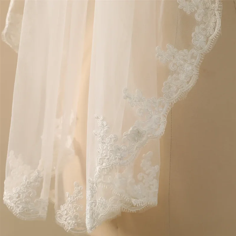 Short Veil with Lace Wedding Veil Fingertip Veil Lace Trim all around Bridal Veil