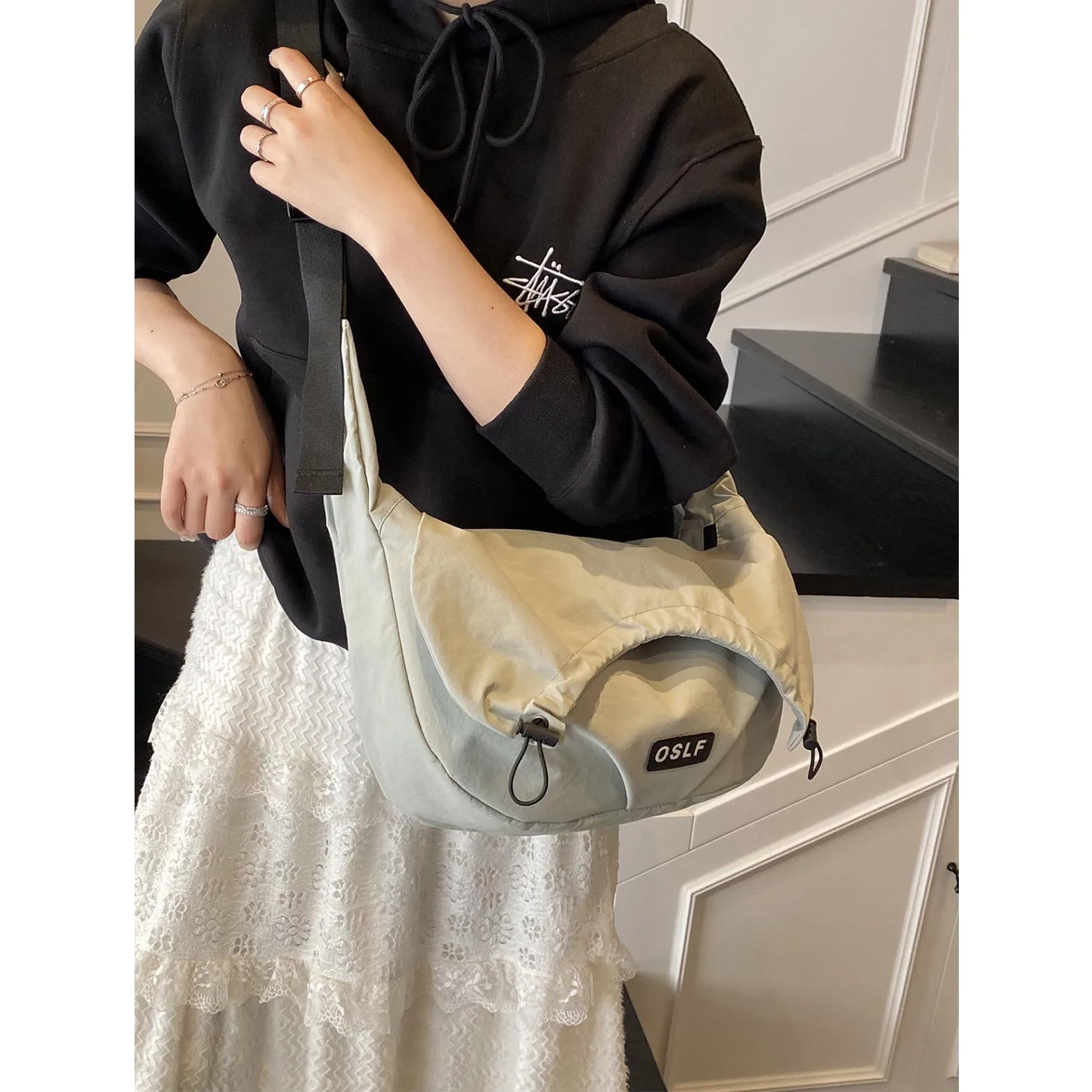 

2025 fashionable and simple nylon shoulder bag, large capacity crossbody bag, personalized drawstring outdoor sports bag