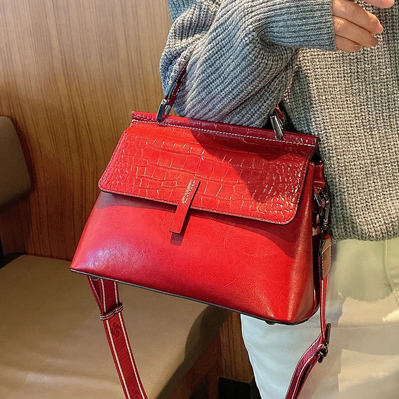 Crocodile pattern handbag for women 2026 new fashionable Luxury Designer bag large-capacity portable leather handbag for women