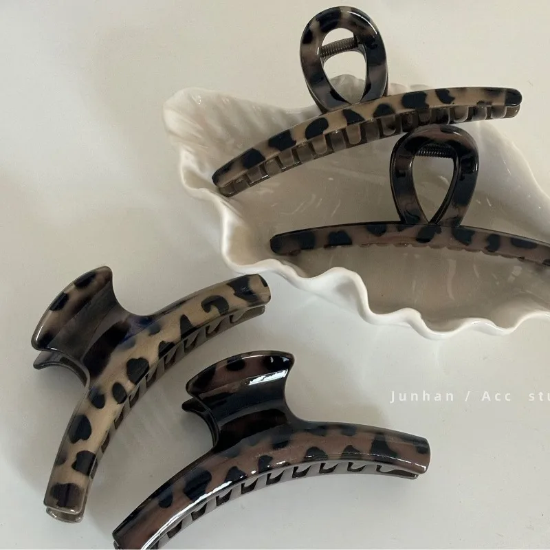 Clip di presa con stampa leopardata di fascia alta di fascia alta semplice retro disc hair hairpin back of the head hair volume temperament shark clip