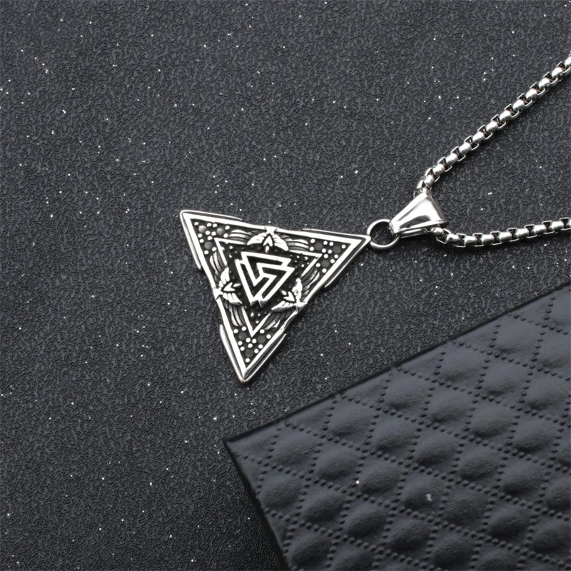 Viking Vintage Triangle Rune Titanium Steel Pendant Necklace Men\'s Fashion New Punk Hip Hop Necklace Accessories Wholesale 2023