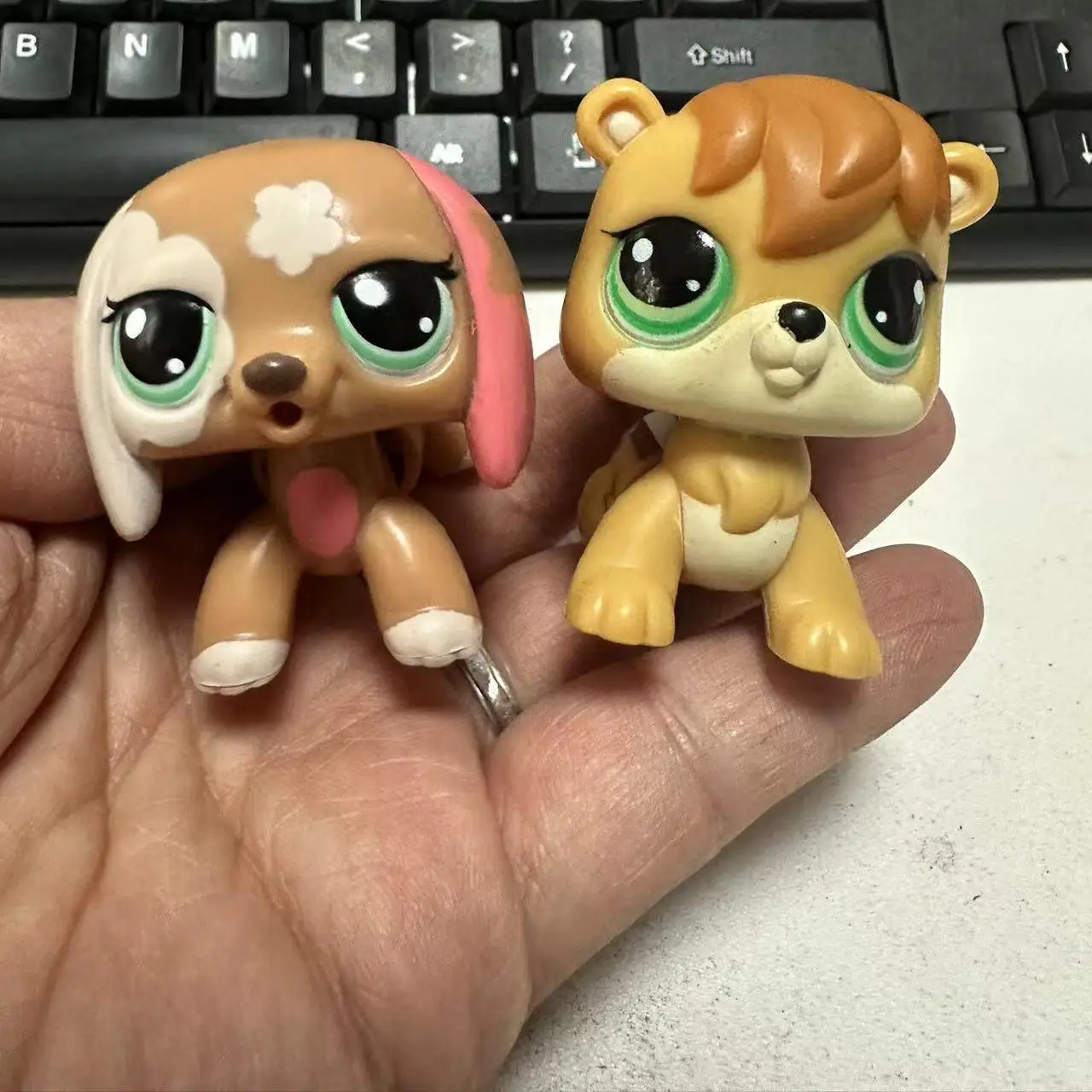 Hasbro littlest pet shop figura de ação dachshund esquilo borboletas aranhas bonito anime animal de estimação modelo coletar ornamentos crianças presentes