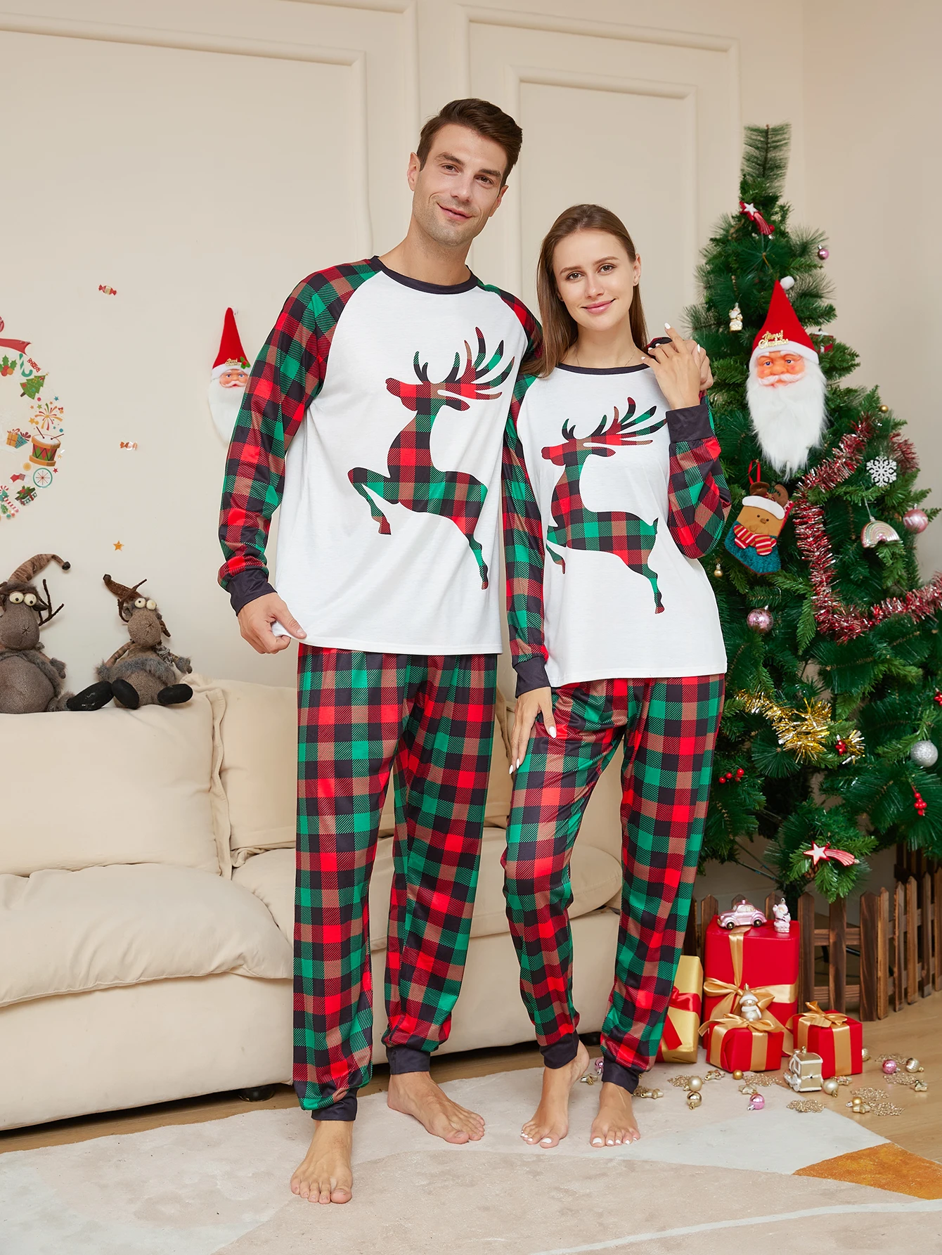 

Couple Matching Christmas Pajamas Set Raglan Sleeve White Top with Plaid Reindeer Print & Plaid Pants Sleepwear