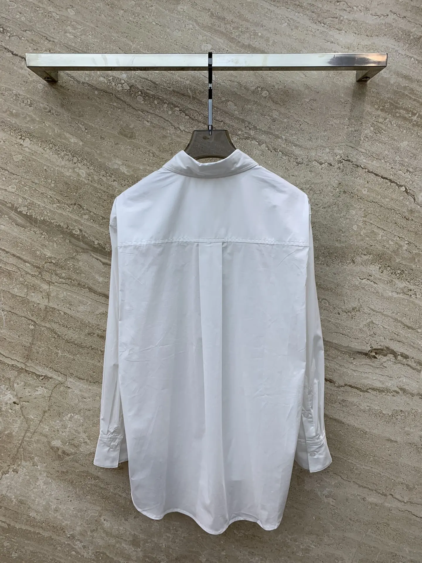 

High end new knitted strapless white long sleeved shirt set, curved strapless slim opening, combining fashion and ease of wear