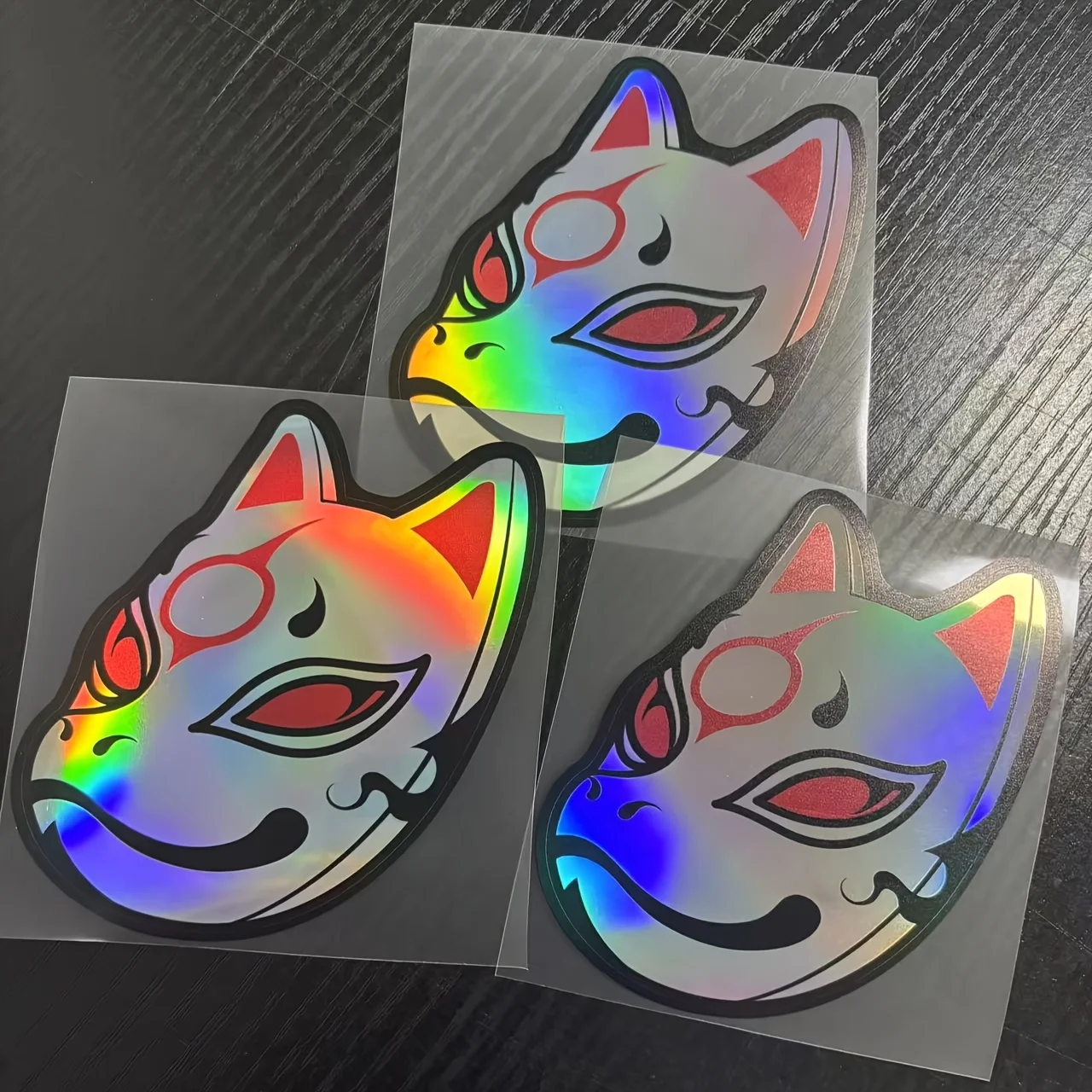 1 Stück auffälliger holografischer Kitsune-Masken-Aufkleber – abnehmbarer selbstklebender Aufkleber für Reisetaschen, Skateboard-Decks, Büroklammer