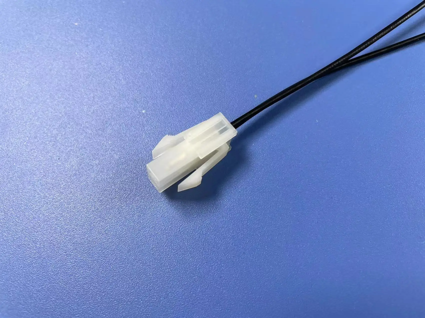 39012021 Wire Hanres, MOLEX Mini Fit 4.2mm Pitch 2P Plug with Ears, 39-01-2021, 5559-02P With Leads, Off the Shelf