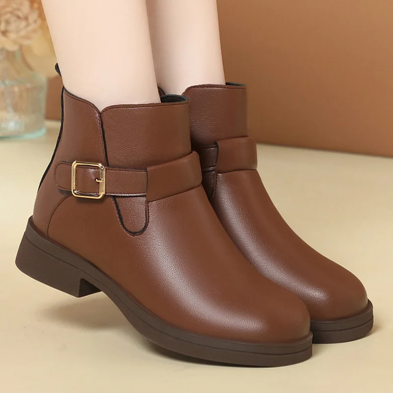 موضة مريحة أحذية من الجلد الناعم المرأة أحذية الشتاء 2026 كعب مربع دافئ قصير الفراء أفخم حذاء من الجلد لمكتب أمي #2