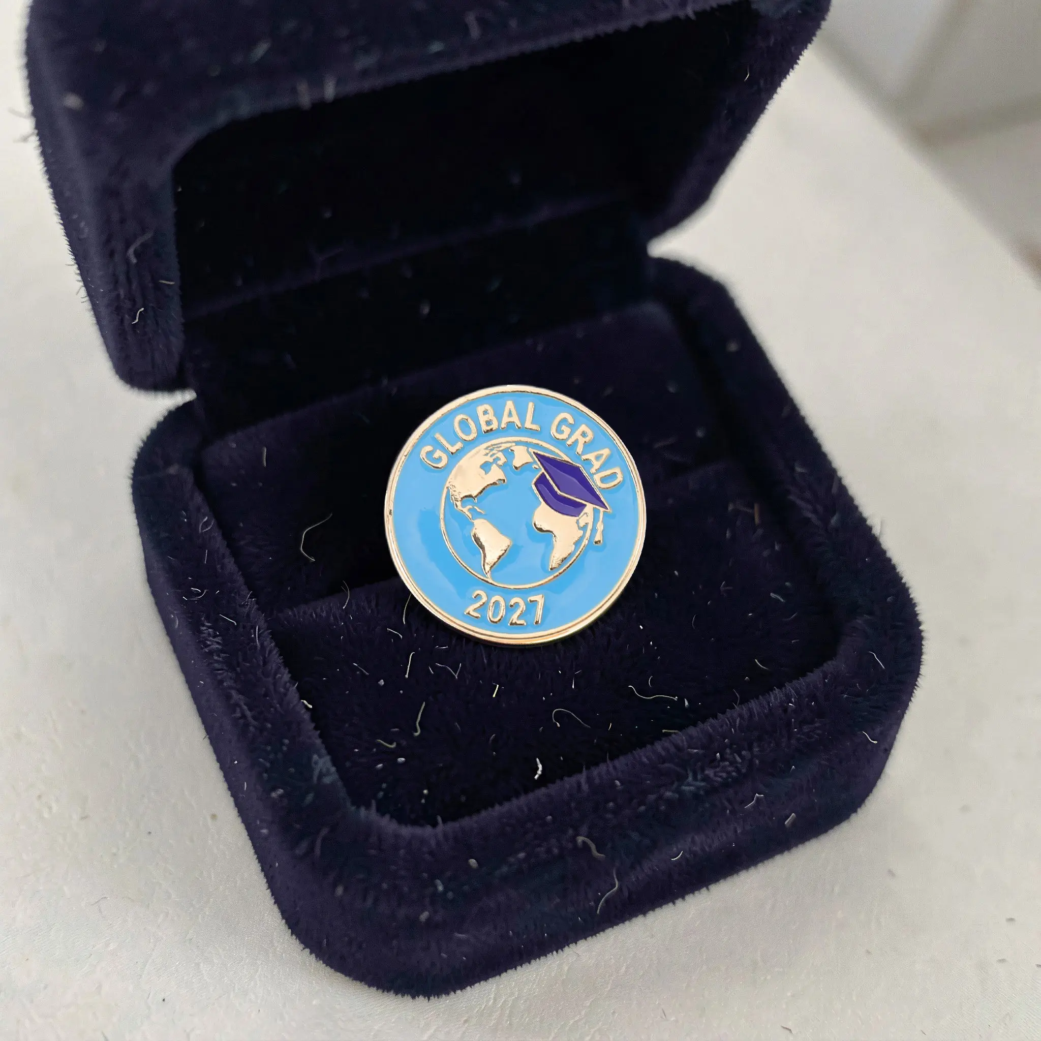 6Pcs Graduation Badge Pins Metal Enamel Class of 2027 Lapel Pins High School College Graduate Cap Souvenir Party Favor