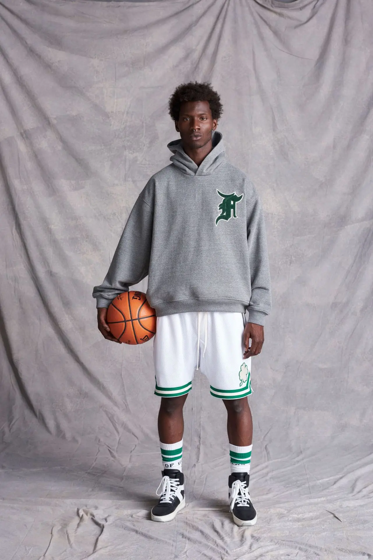 

Модные брендовые шорты в стиле хип-хоп, мужские свободные спортивные брюки большого размера с пятью точками, баскетбольные брюки, модные повседневные брюки