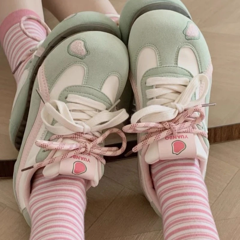 

2025 НОВЫЕ модные и универсальные мягкие кроссовки, женская осень 2025 года, спортивная обувь на шнуровке, женская легкая повседневная обувь с шитьем