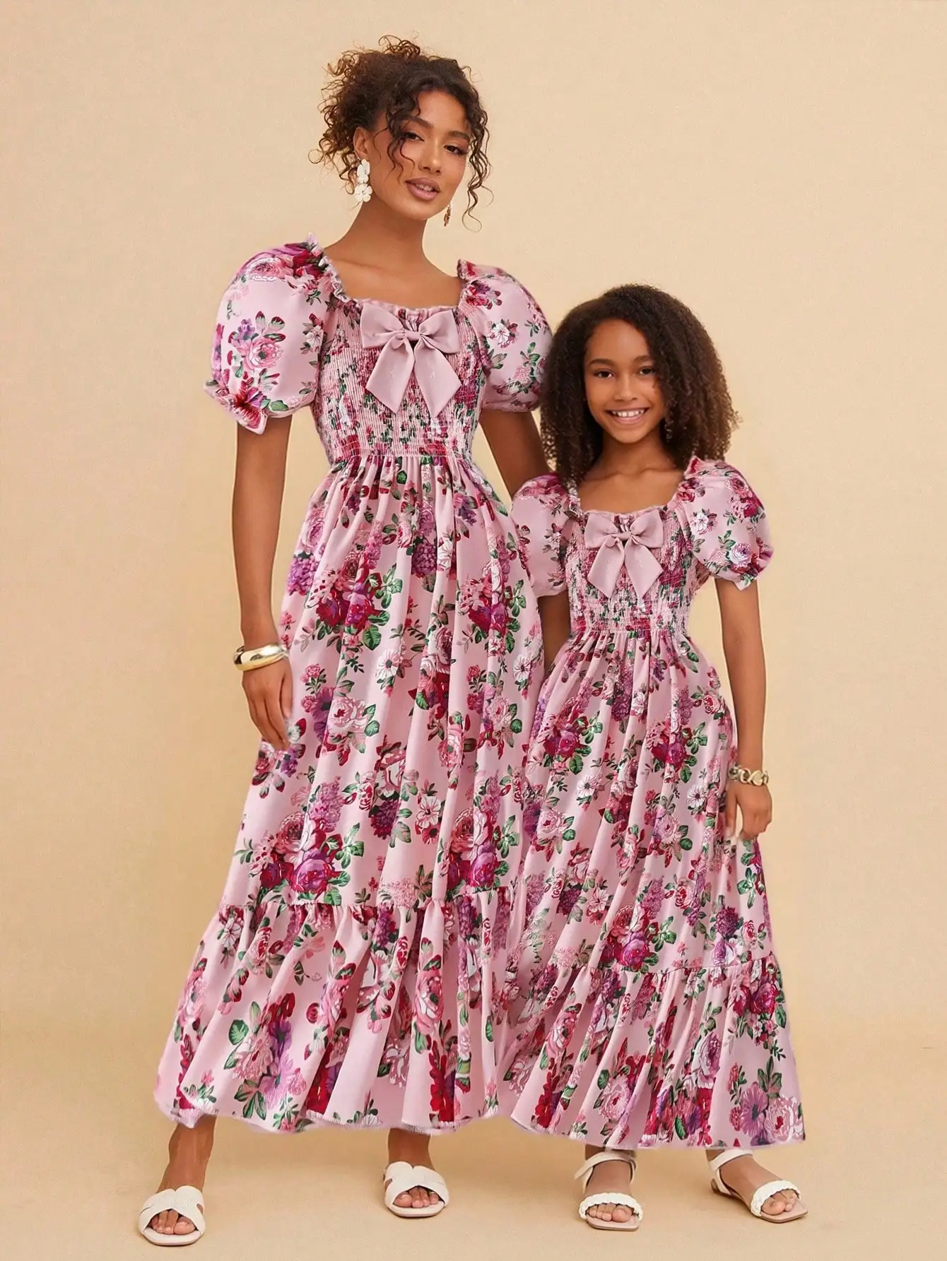 

Платье А-силуэта с цветочным принтом, присборенной талией и пышными рукавами для женщин