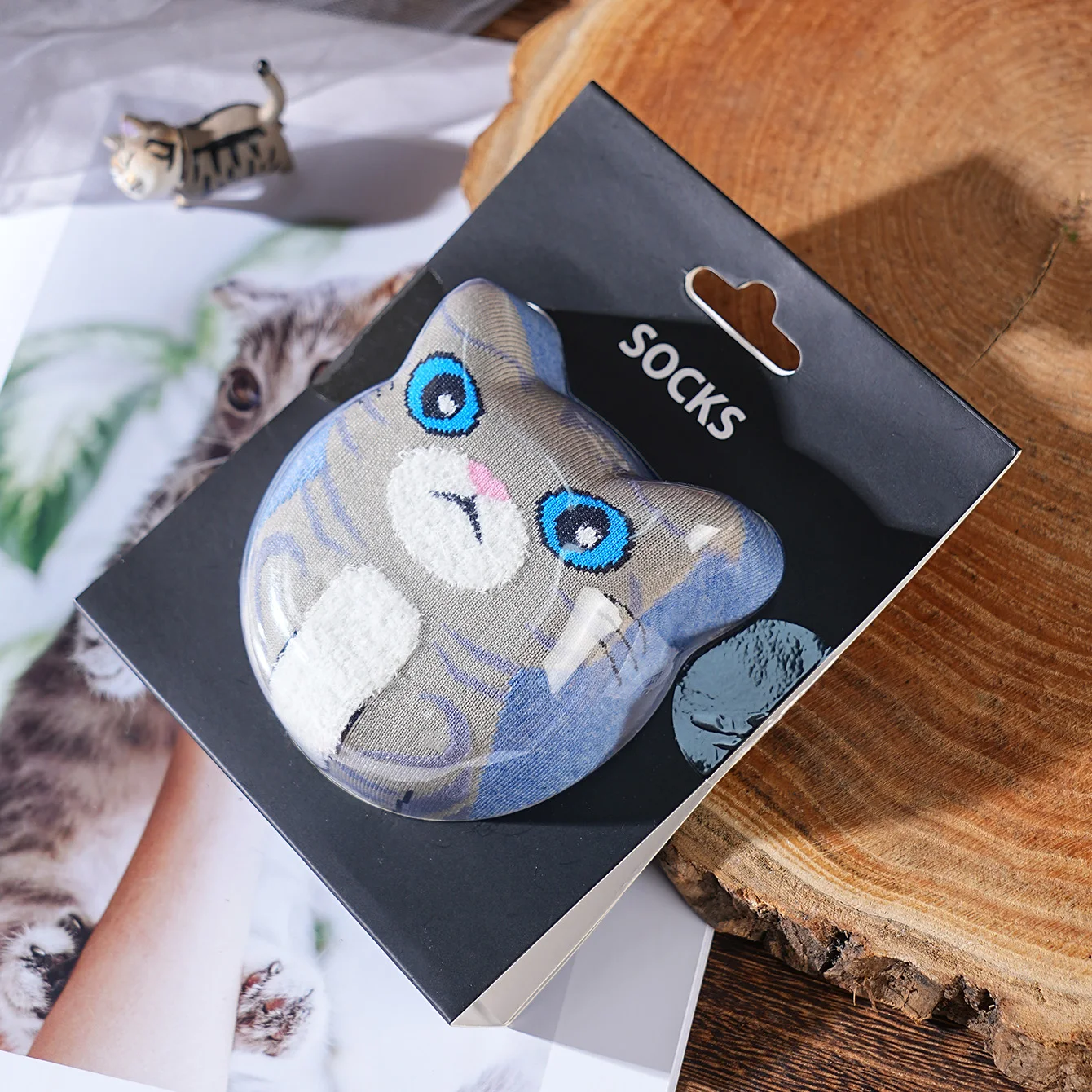 1 pair of unisex short socks with a novel and interesting animal cat design, gift box socks, creative socks, fashionable and trendy style, comfortable and breathable, suitable for parties, casual wear, Valentine's Day, Halloween, birthdays, Christmas, New Year, Thanksgiving, autumn and winter, all-season style, creative gift box