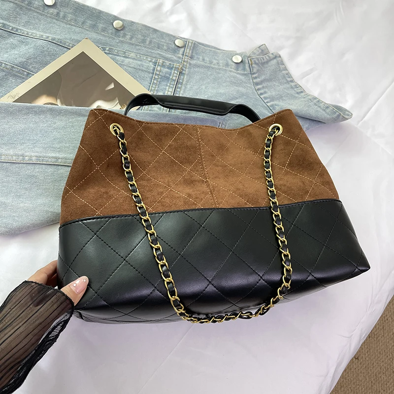 2025 أوائل الخريف جديد سعة كبيرة سلسلة حقيبة المرأة موضة التنقل حقيبة عالية الجودة محكم الكتف حقيبة كروسبودي حمل B