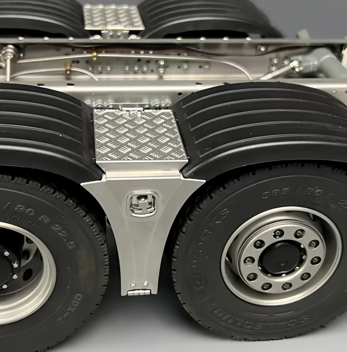 

Scaleclub 1/14 Tandem Axle Metal Mud Flap Toolbox Openable Lid For Tamiya Euro Truck