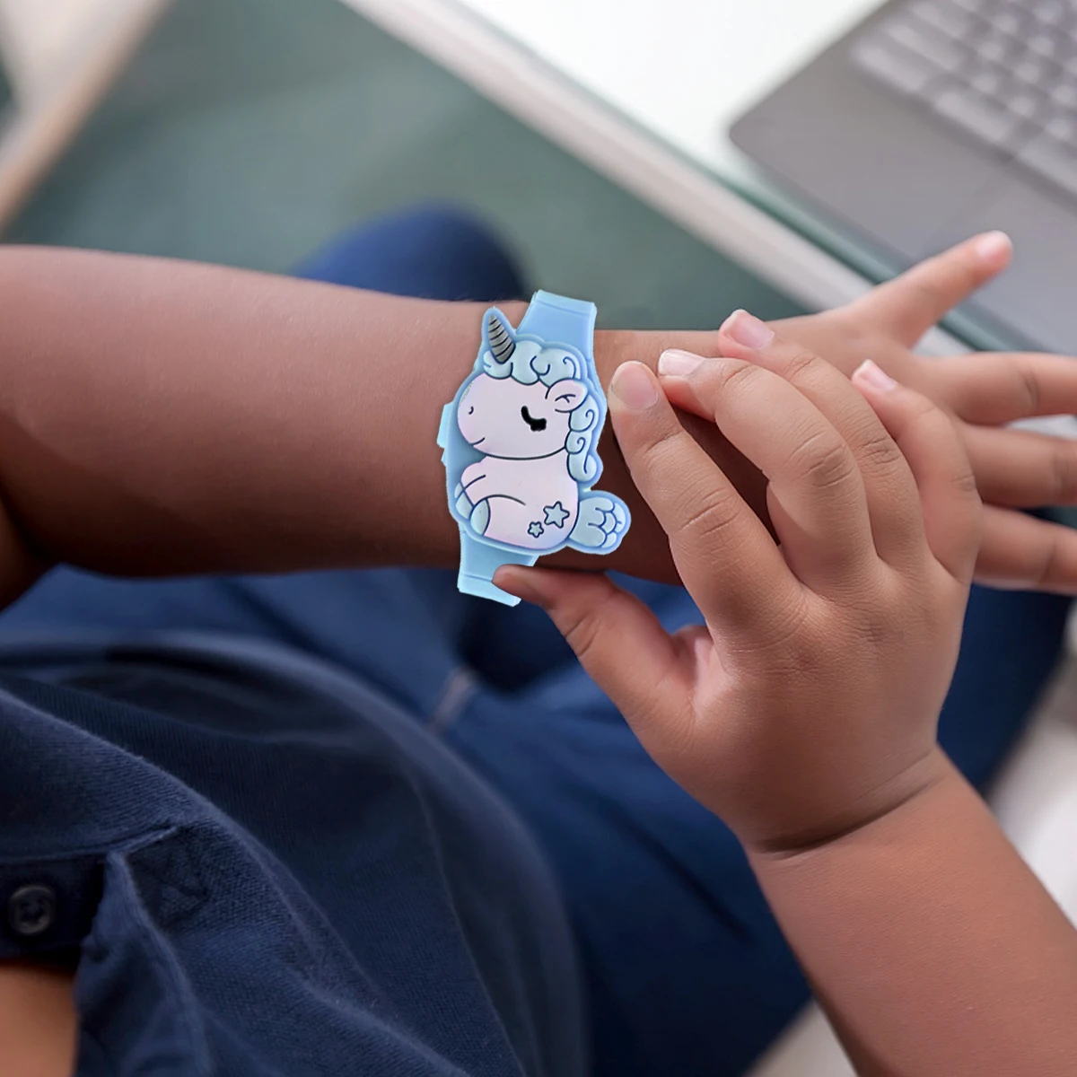 

Cute Unicorn Kids Digital Led Touch Screen Clamshell -Friendly Silicone Wristband Adjustable For Girls Boys Birthday