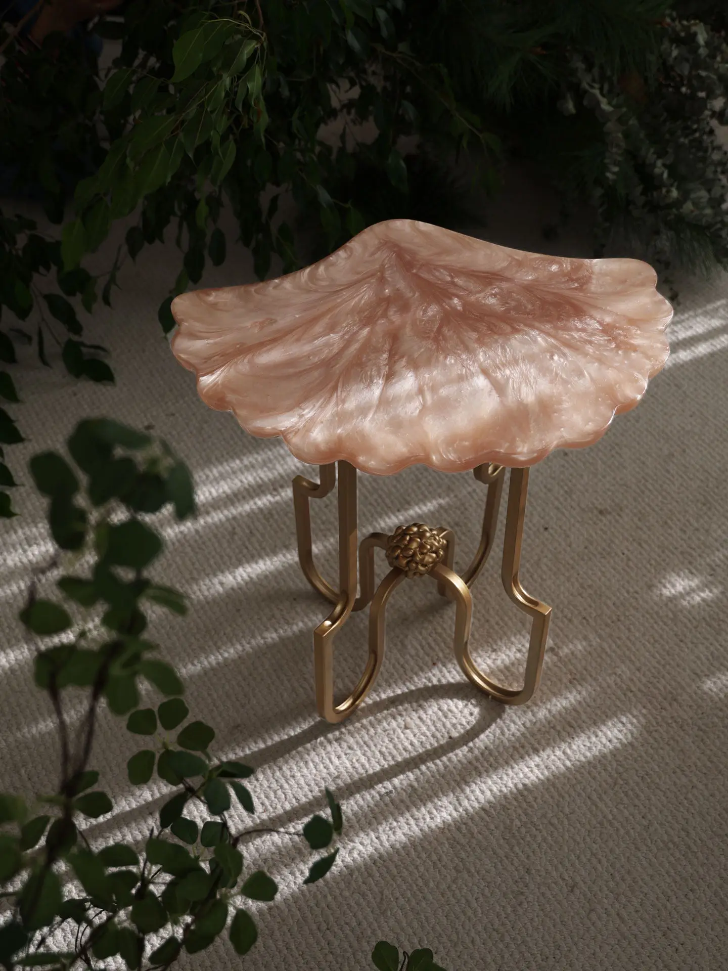 French retro resin faux shell accent table - luxury side table/sofa side storage