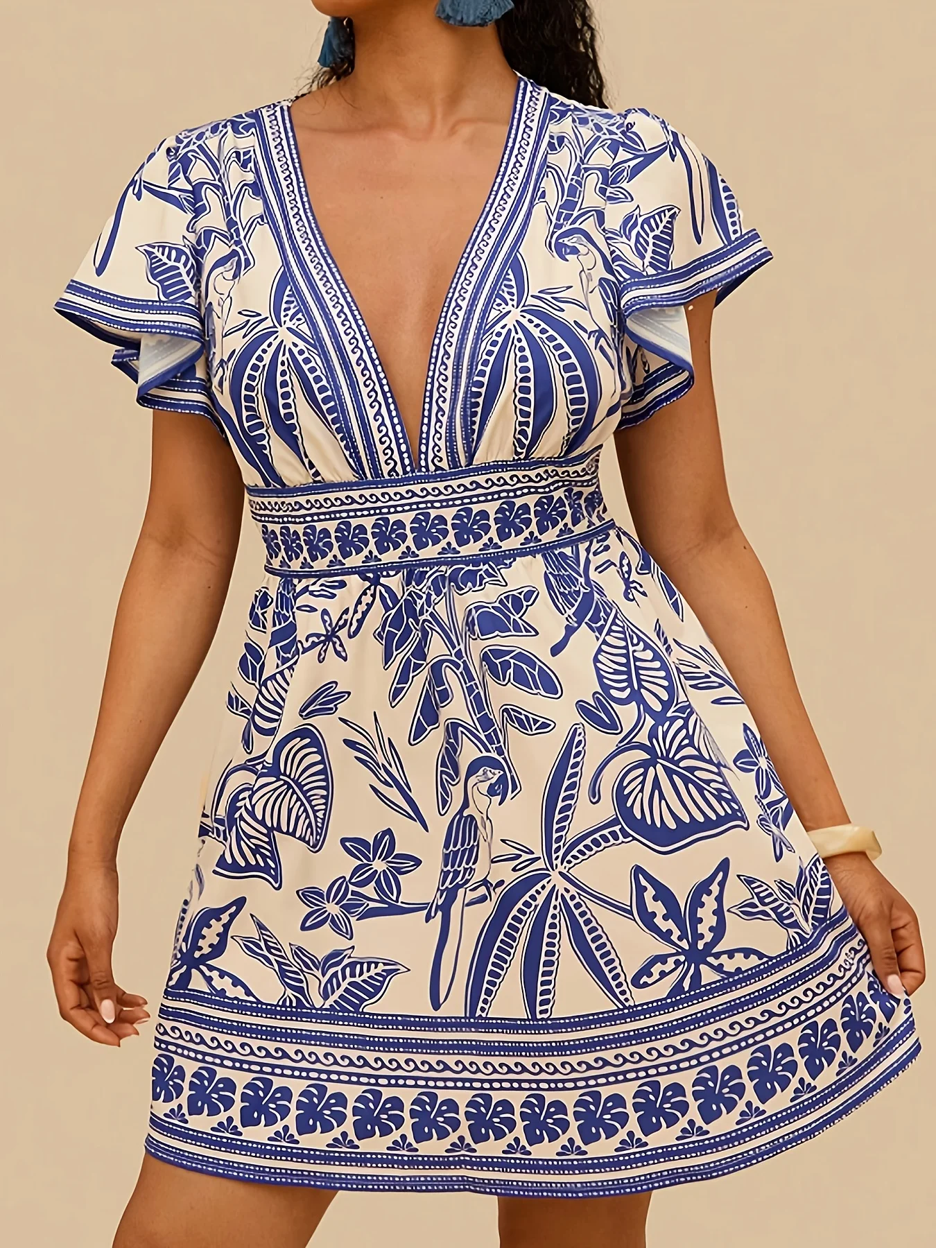 

Платье больших размеров с принтом, глубоким V-образным вырезом и короткими рукавами, летний модный стиль для отпуска