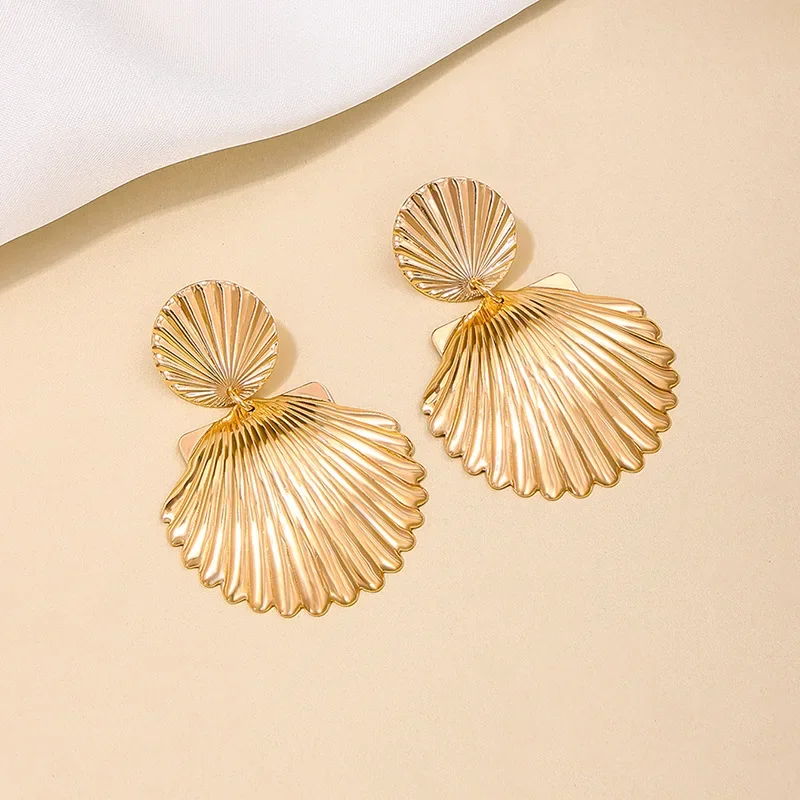 Earrings For Women Girls Metal Scallops Small Shells Beach Holiday Party Gift OL Fashion Jewelry Ear Accessories CE192