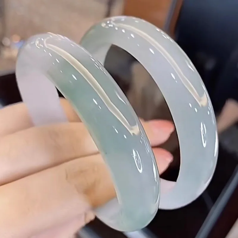 Myanmar A-grade jadeite , ice-type light green bracelet for women, jade with floral patterns, direct supply from My
