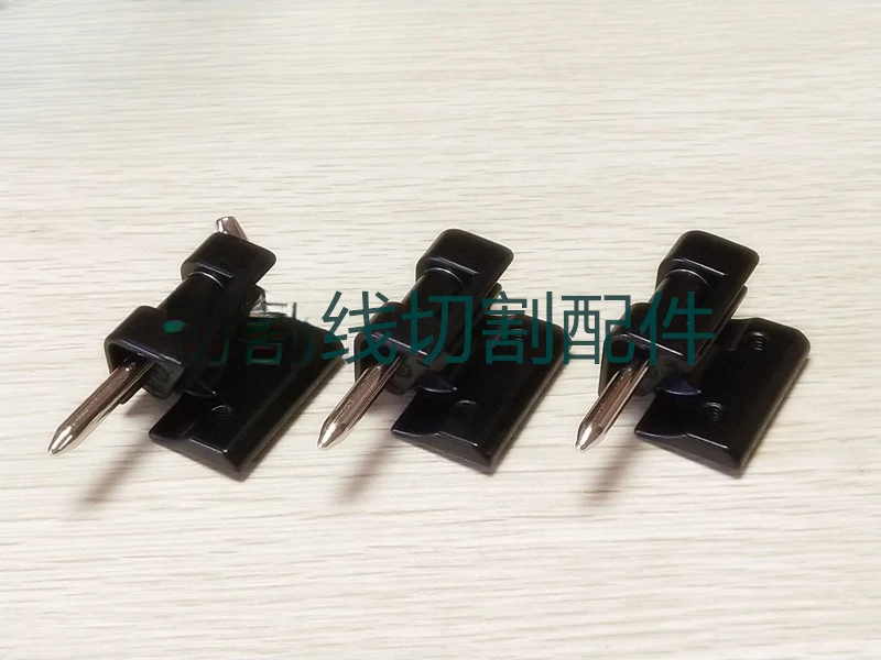 Acessórios de corte de fio, dobradiça de porta para máquina de fio lento 135010731   Fivela da porta