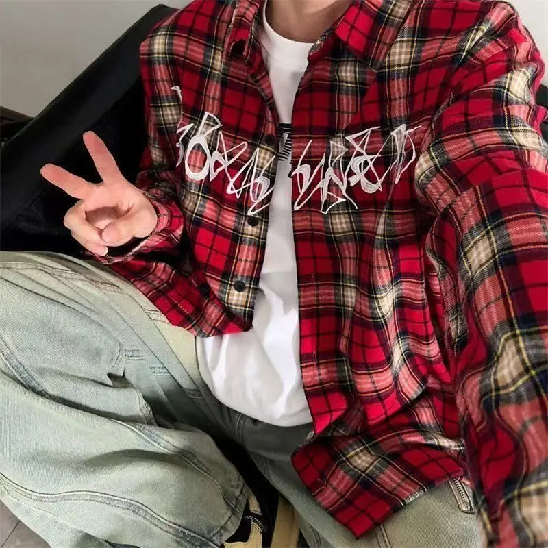 

Retro American Red Embroidered Plaid Couple Long Sve irt Hip Hop High Street irt Jaet Loose Fit Youth Summer Sunscreen