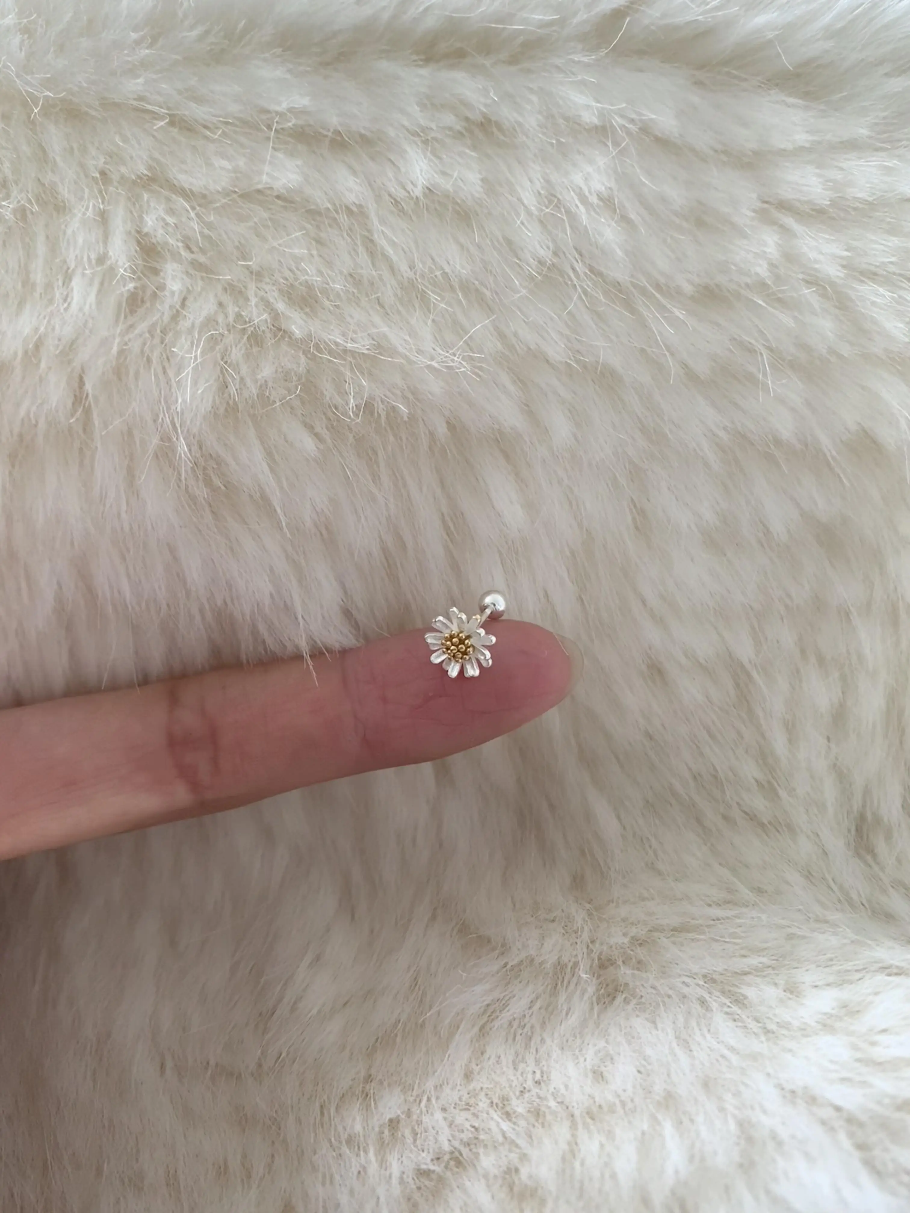 s925-sterling-silver-daisy-earrings-women's-style-versatile-ear-jewelry-fanxiya-eng-fashionable-accessory-for-ladies
