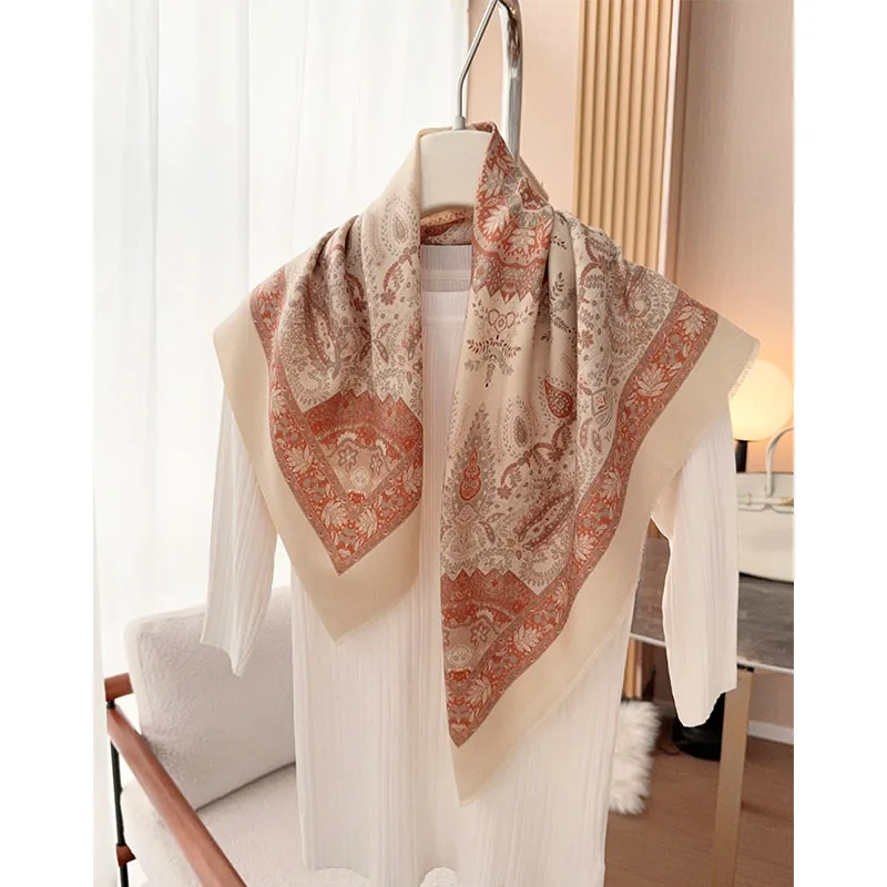 جديد الخريف والشتاء تصميم فريد 80% الصوف 20% التوت وشاح حريري للنساء بيزلي نمط المألوف شال الحجاب 70 سنتيمتر