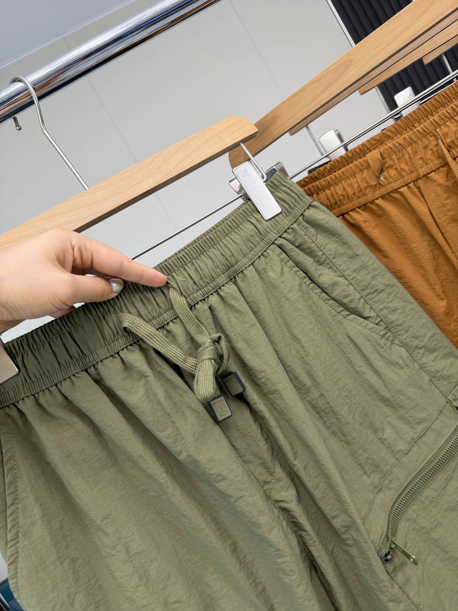 Tech Waterproof Functional Workwear Style Large 3D Pockets Elastic Waist Belted Shorts for Men Summer Loose Fit Casual Shorts