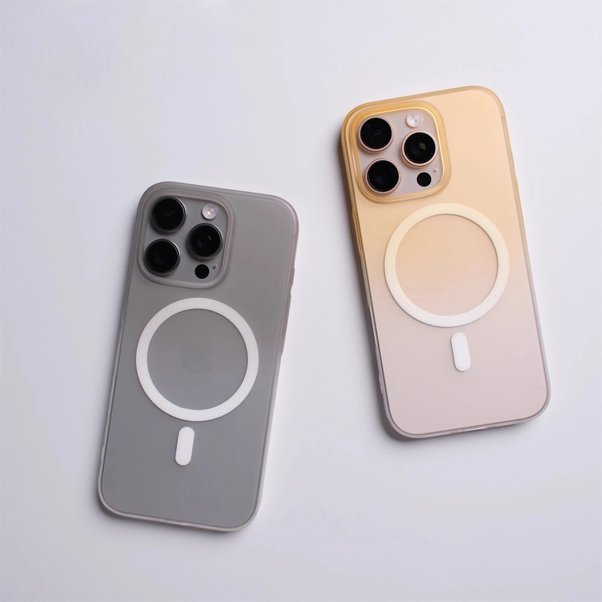 Funda de carga inalámbrica magnética transparente mate degradado ultrafino para iPhone 17 Air 16 15 14 13 12 Pro Max para cubierta dura de PC Magsafe