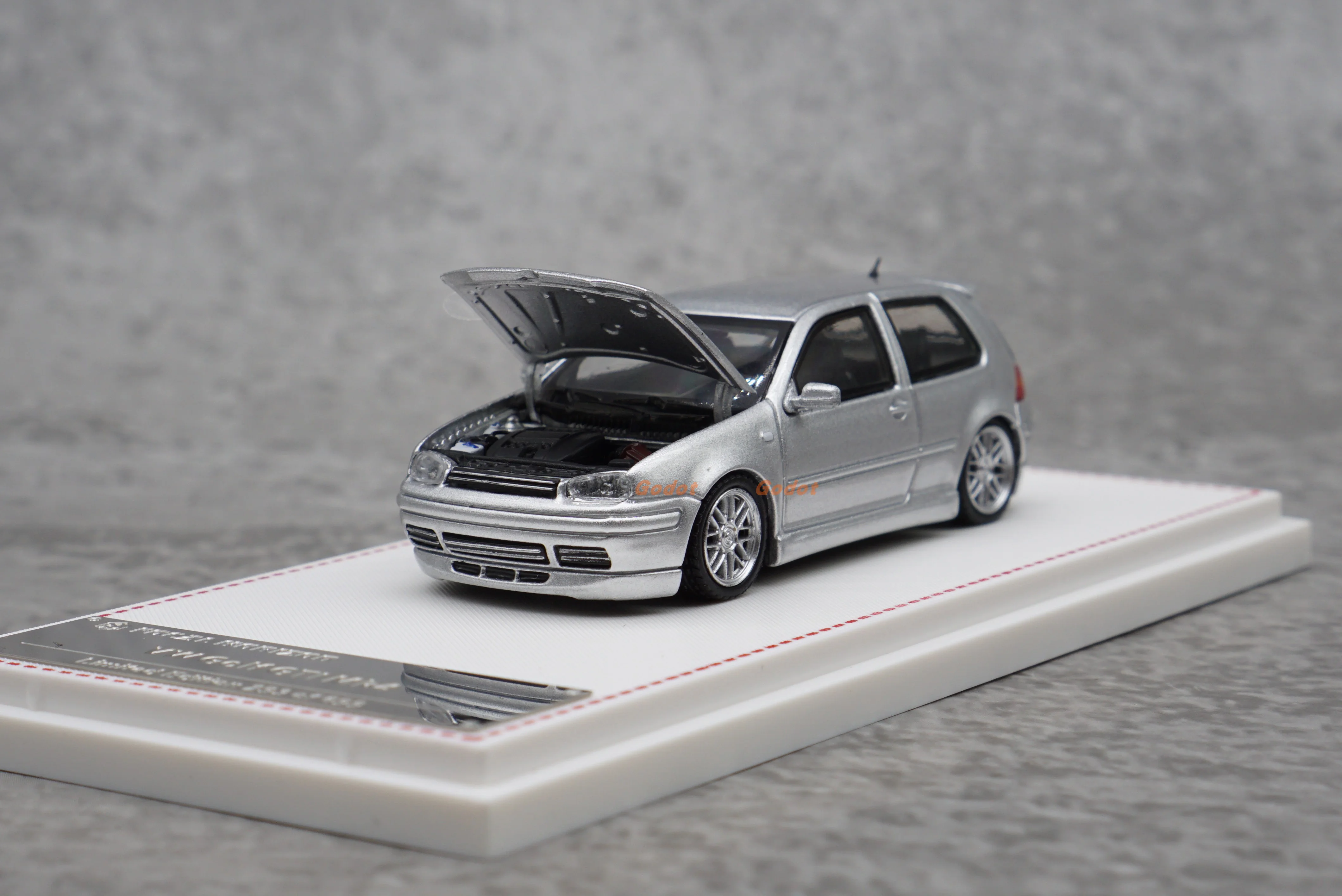 FH-juguetes de aleación fundida a presión para adultos, modelos de coches de Golf, motor abierto, cubierta clásica, regalo de recuerdo coleccionable, pantalla estática, escala 1:64, MK4, VW