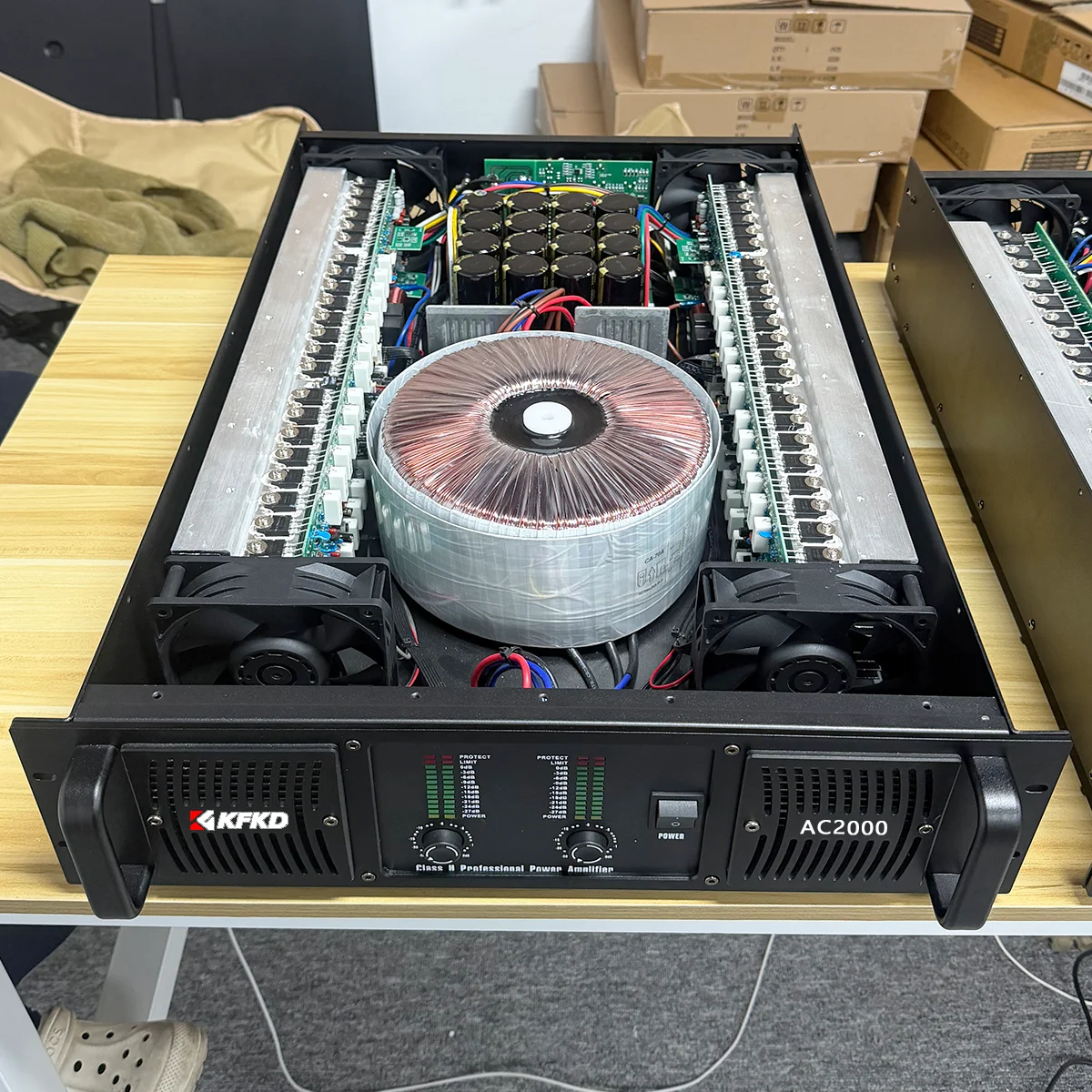 Professional-grade Class H 3U 2000W High-power Stereo Active Metal AC Amplifier With Pure Copper Transformer 8 Ohm