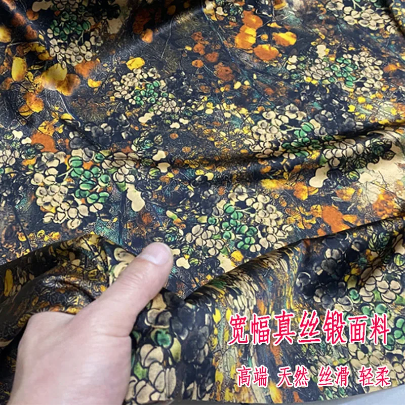 Abito in tessuto di seta floreale di fascia alta retrò in stile cinese con superficie forgiata, pigiama Cheongsam, abbigliamento estivo