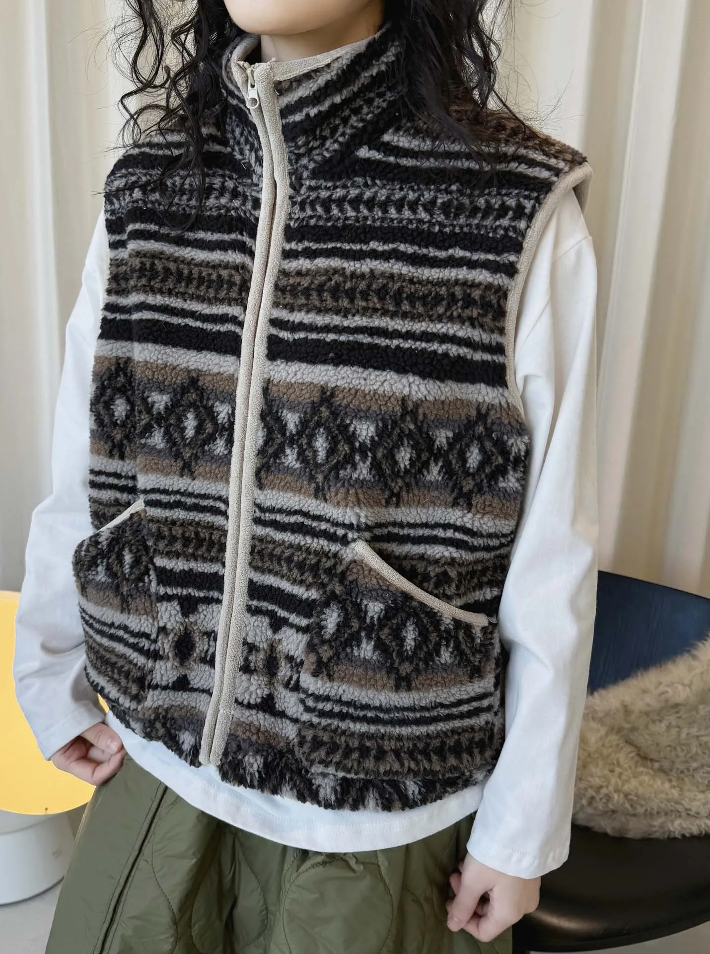 Winter neue koreanische Stehkragen aus gemustertem Fleece im Retro-Stil, Lammhaarweste, geschichtetes, schlankmachendes Oberteil für Damen