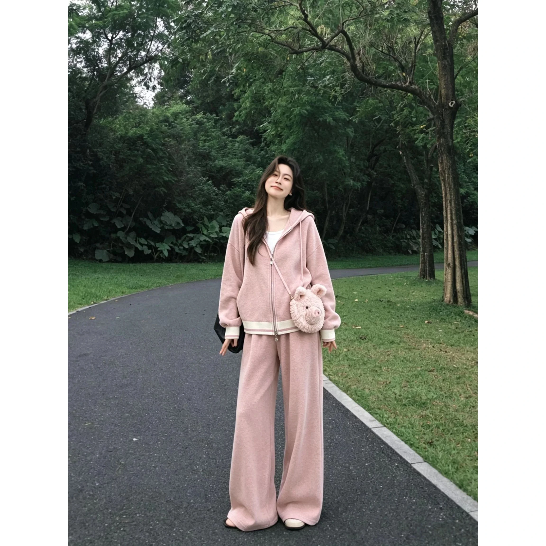 Fashionable Casual plus Size Women's Pink Set 2026 Autumn New Style Sporty Simple Meat Concealing Versatile Elegant Three-piece