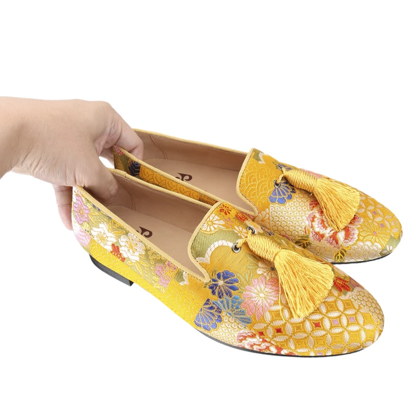 Piergitar Summer New Custom Ethnic Style Gold Fabric Men's Loafers Handmade Tassels Slip-On Slippers Breathable Leather Insole
