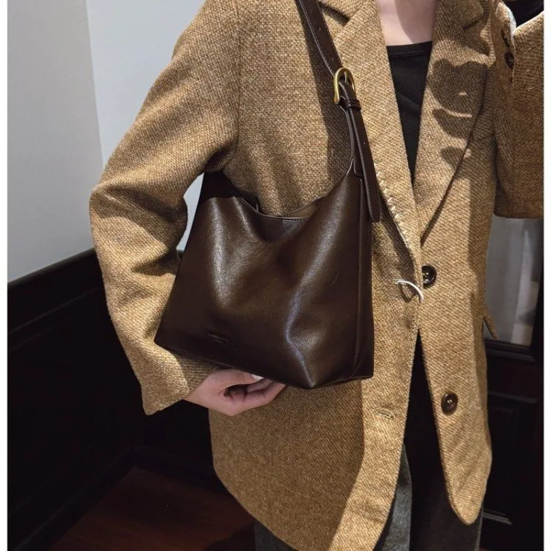 

Уникальная модная роскошная сумка для подгузников для женщин, элегантная кожаная сумка через плечо, вместительная сумка-тоут, однотонная, с логотипом.